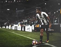 开云体育入口-布克如入无人之境狂砍42+10，魔术主场大胜深圳，国际赛场再证无解杀器