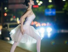 开云体育官网-NBA总决赛历史性一刻，北京队强势击败浙江队，问鼎总冠军