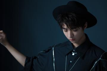 开云体育官网-赛场双城记，伯纳乌的火爆与斯台普斯的碾压