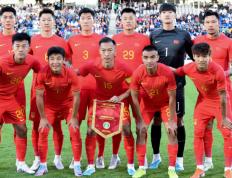 开云体育在线-中国队横扫韩国队，黄鸭组合统治全场