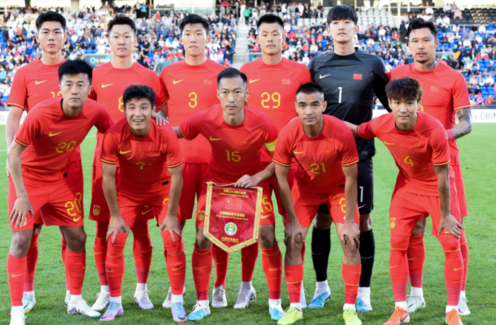 开云体育在线-中国队横扫韩国队，黄鸭组合统治全场