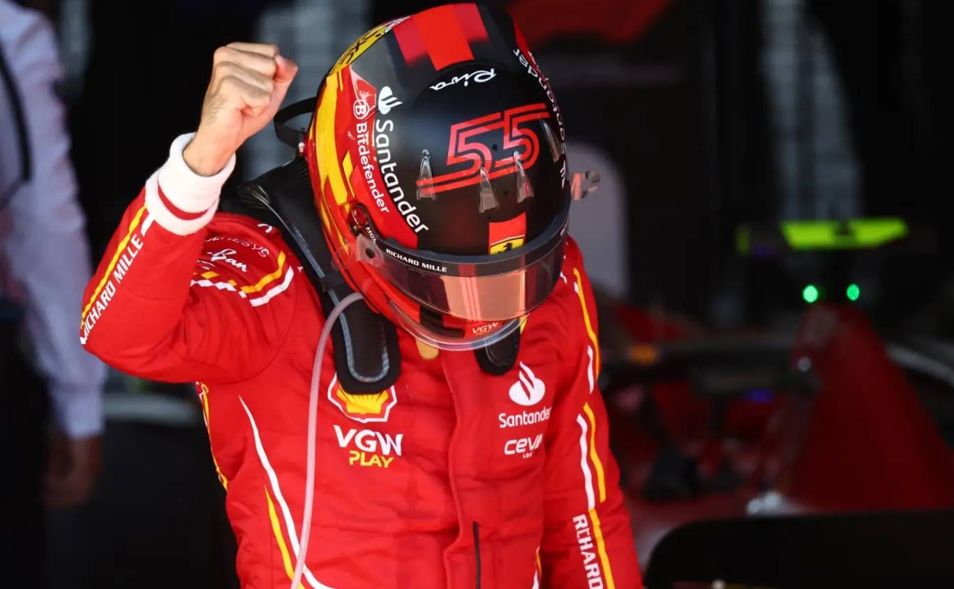 开云体育官方网站-阿斯顿马丁横扫哈斯车队,塞恩斯点燃赛场