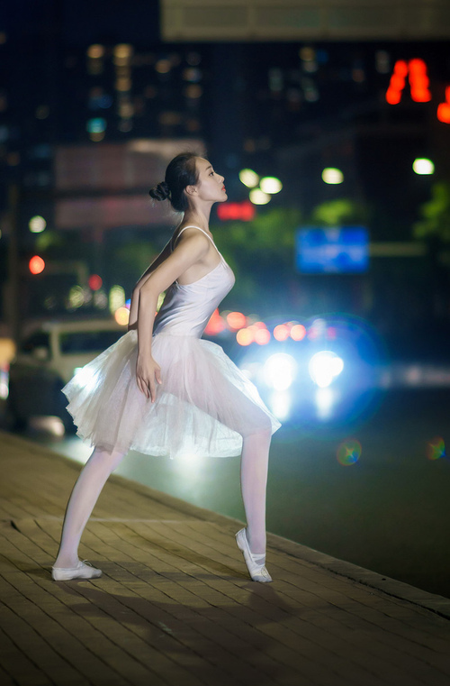 开云体育官网-NBA总决赛历史性一刻，北京队强势击败浙江队，问鼎总冠军