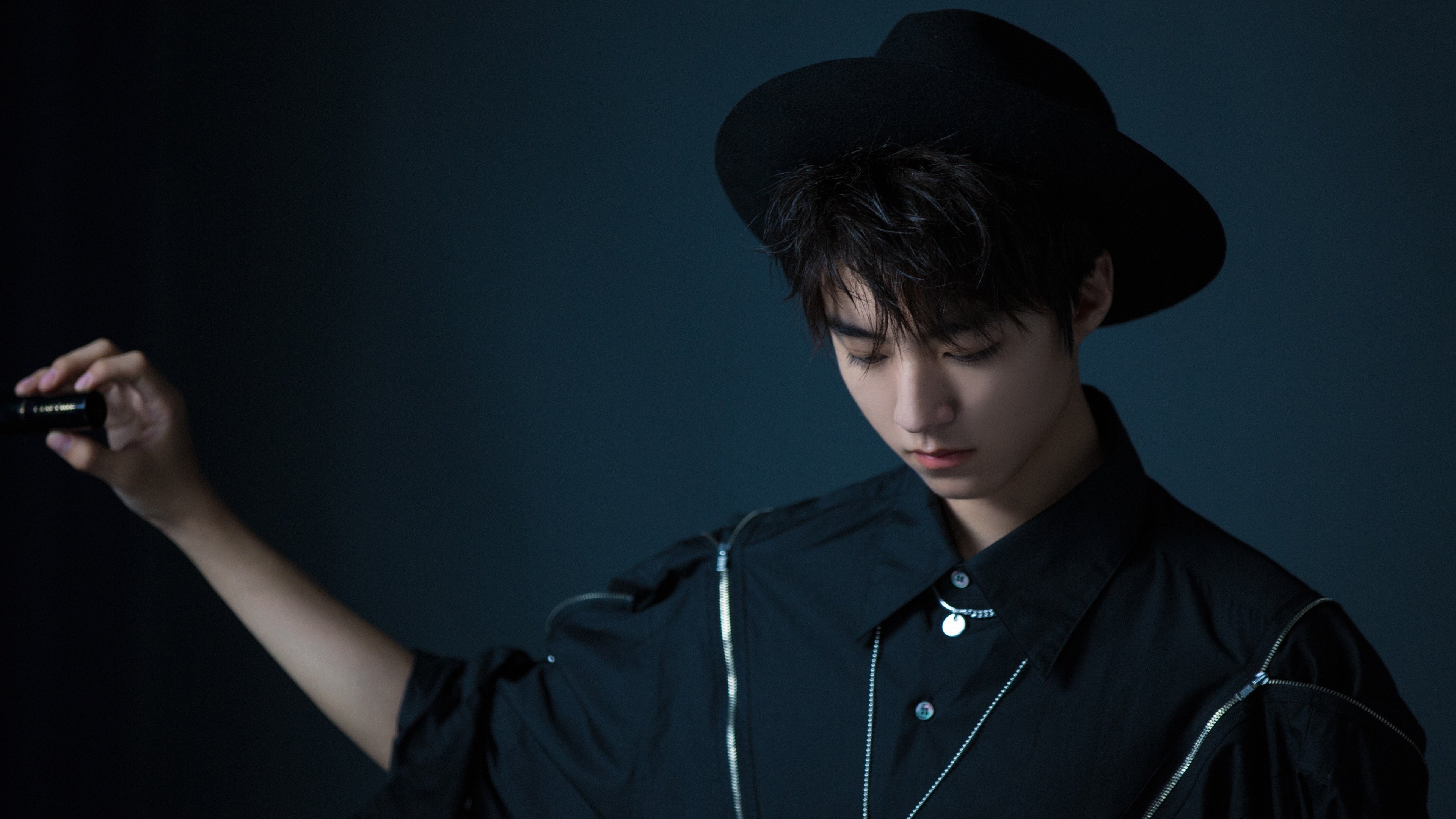 开云体育官网-赛场双城记，伯纳乌的火爆与斯台普斯的碾压